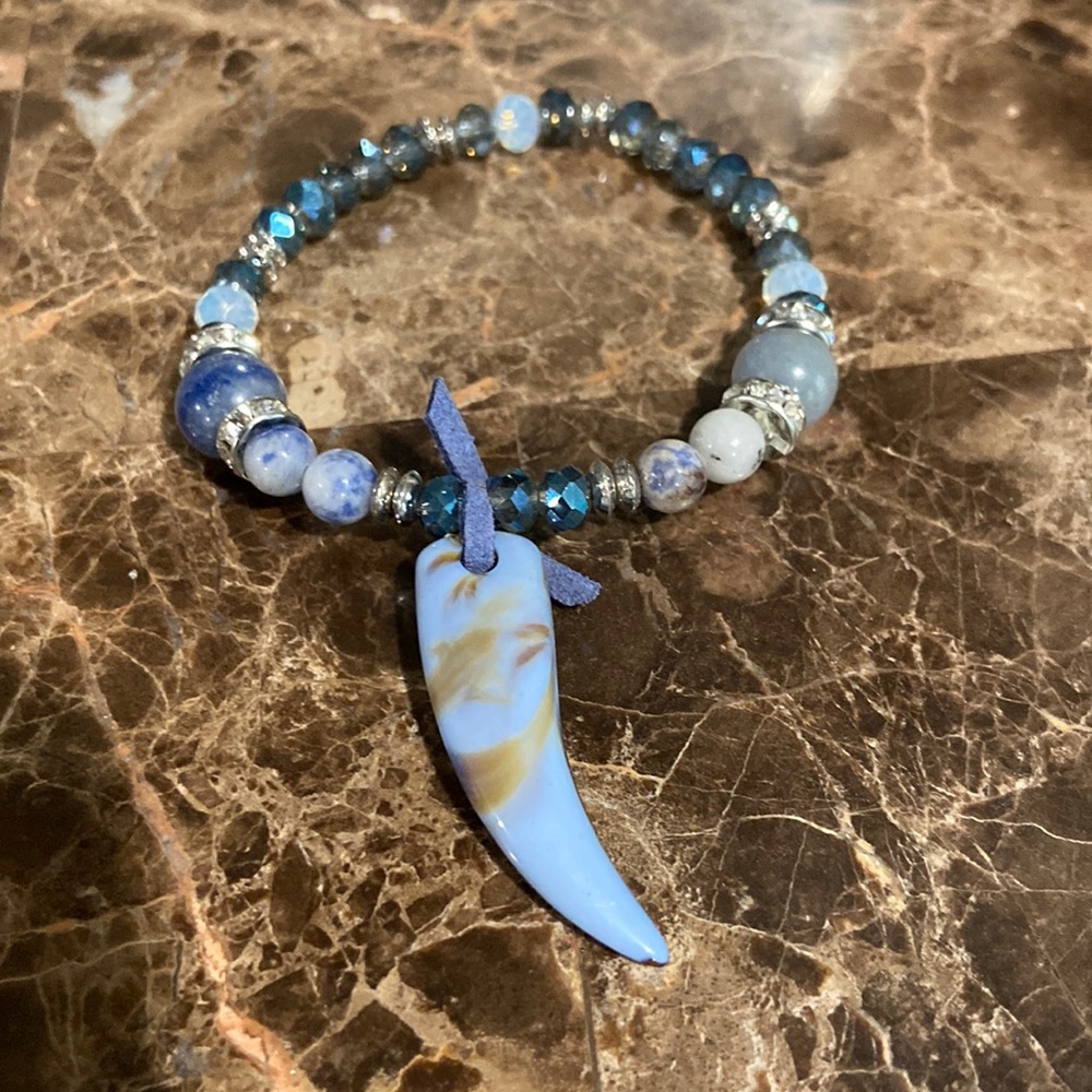 Blue stretch bracelet with horn charm